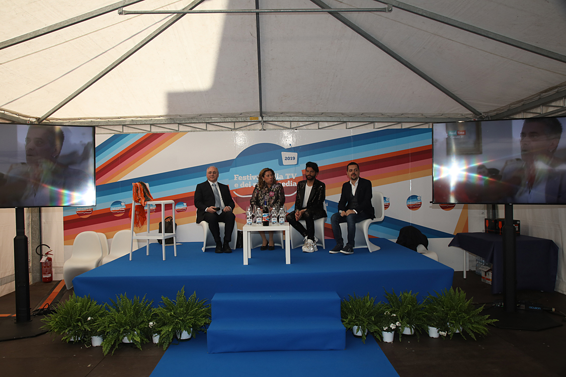 Festival della TV e dei Nuovi Media 2019_257.jpg - Real Time, la Tv delle meraviglie Un  racconto di storie e persone reali con contenuti attuali e uno stile innovativo in costante evoluzione,  ci porta con i suoi protagonisti nel mondo meraviglioso di due programmi divenuti ormai cult:  “Il Castello delle cerimonie” e “Il Salone delle Meraviglie”.Federico Lauri, Imma Polese, Gesualdo Vercio con Alessandra Comazzi.